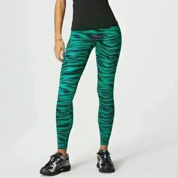 ✨Like New✨ Fabletics Trinity Motion365+ High-Waisted Legging, Size S - Picture 1 of 9